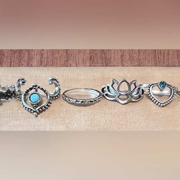 Set of 8 Finger Rings, BN - Picture 3 of 4